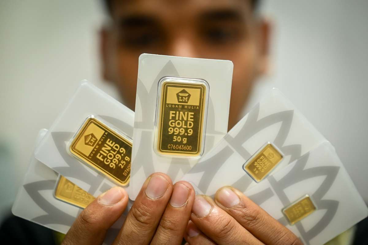 Harga Emas Terangkat Pelemahan Dolar 