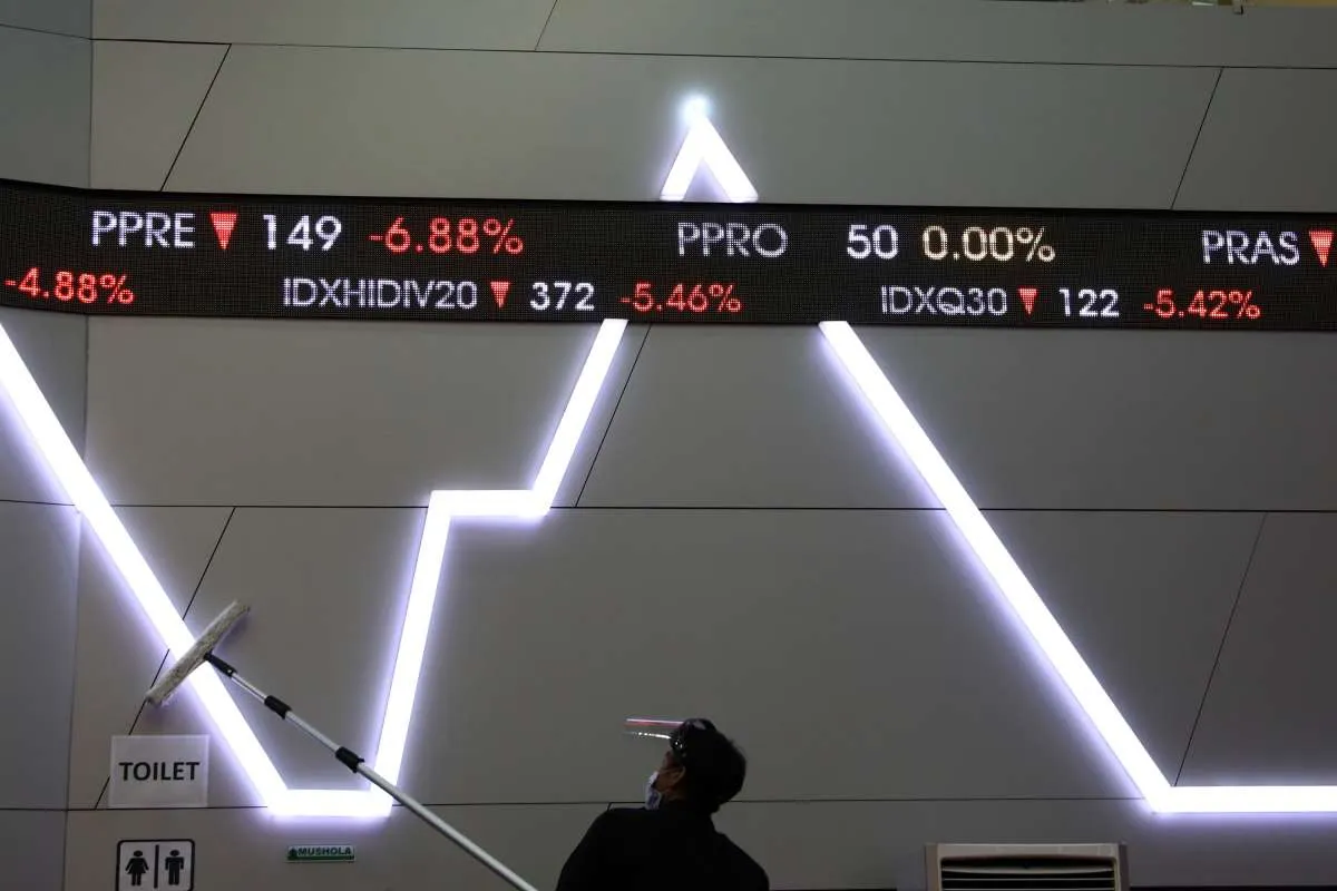 IHSG menguat 0,38% ke 5.551 pada sesi I hari ini, asing lepas INKP, BBNI, ASII