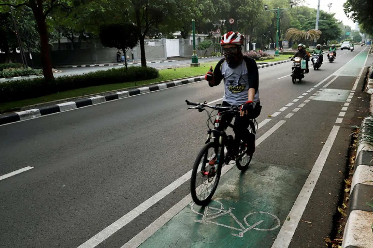 Ingat, mulai hari ini pengendara yang terobos jalur sepeda akan ditilang
