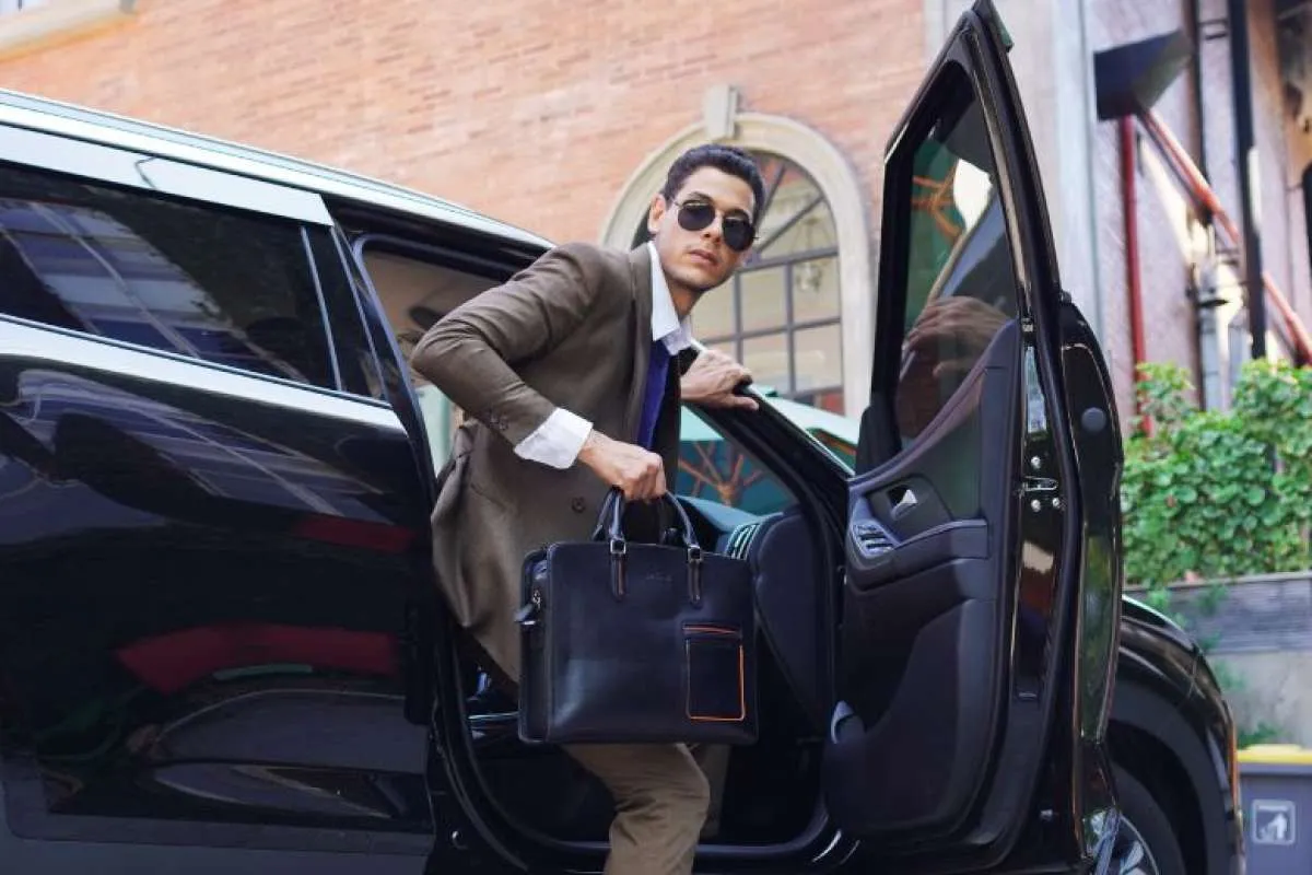 Lagi Ngetren, Ini Item Fesyen Smart Casual untuk Eksekutif Muda