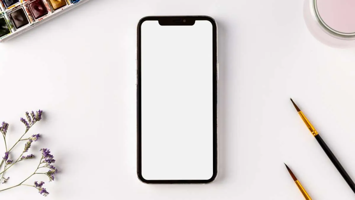 Simak 9 Cara Mengatasi Layar HP Berubah Jadi Putih