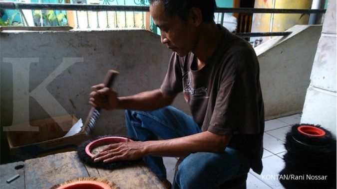 Bahan baku datang dari luar kota (2) 