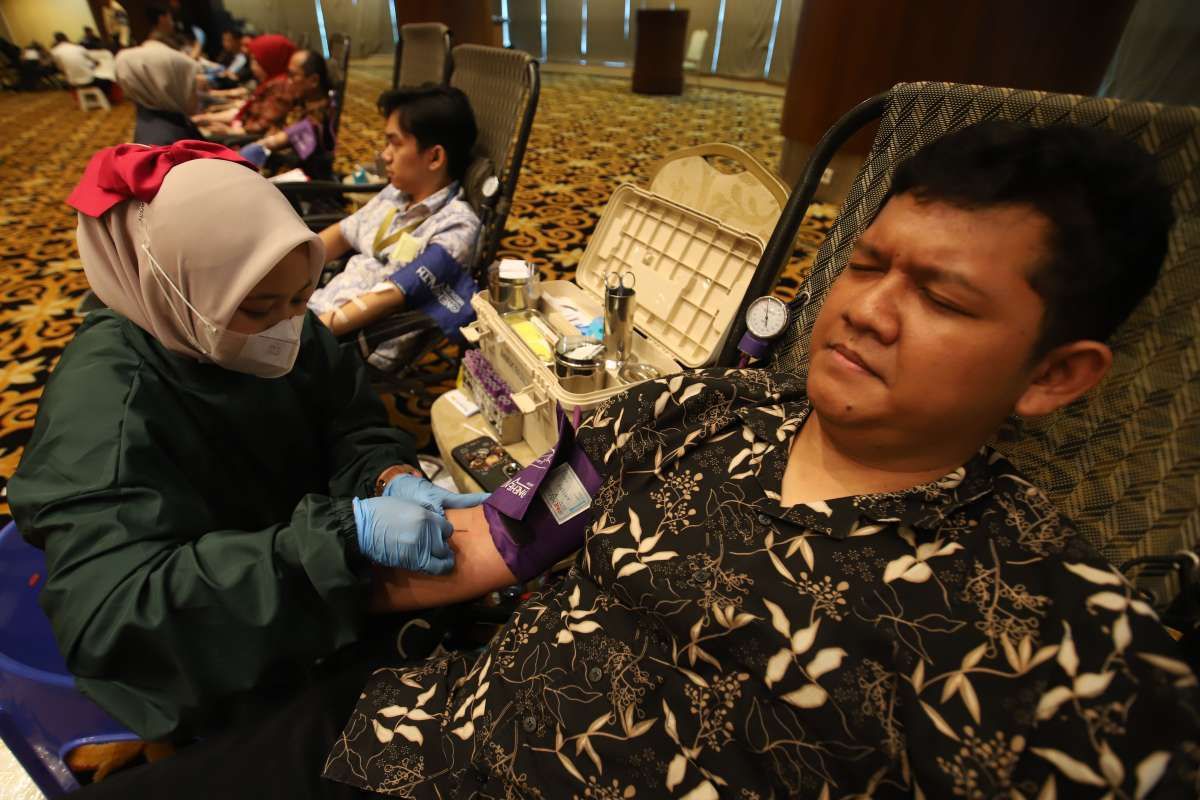 HUT ke-56, Bank Mega Gelar Donor Darah