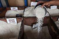 Beras Premium di Ritel Modern Terbatas, Bapanas: Stok di Pasar Tradisional Banyak