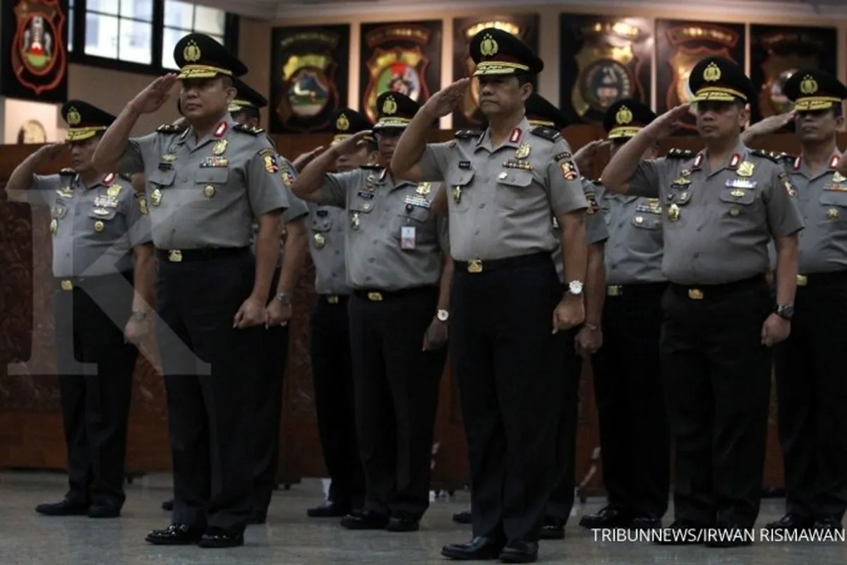 TNI dan Polri harus patuh larangan rangkap jabatan