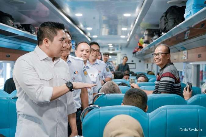 Luncurkan Kereta Kerakyatan, Seskab Teddy Pastikan Harga Terjangkau dan Nyaman