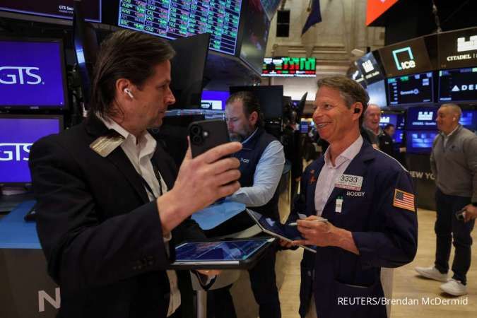 Stocks Surge, Oil Dives Below $100 as Iran Ceasefire Sparks Relief Rally