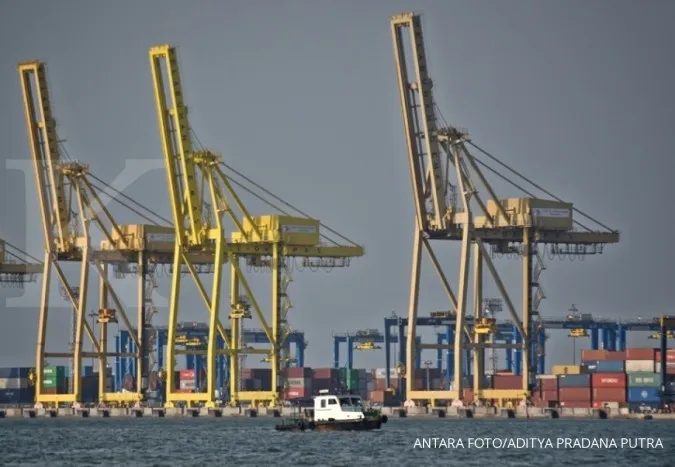 POLL-Indonesia's trade deficit seen shrinking, though imports still high