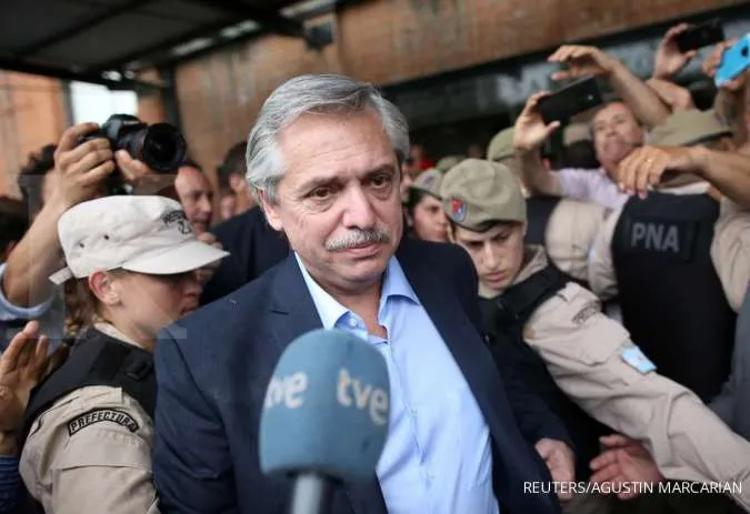 Argentina's Fernandez pledges to turn the page as left wins power
