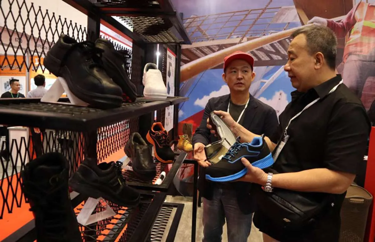 Wabah virus corona (Covid-19) ancam penjualan produsen sepatu ini
