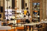 Intip Bahaya Lipstik Effect, Glamor di Tengah Krisis Ekonomi