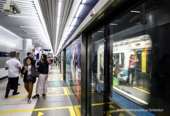 MRT mulai beroperasi, layanan operasional gratis hingga tengah malam