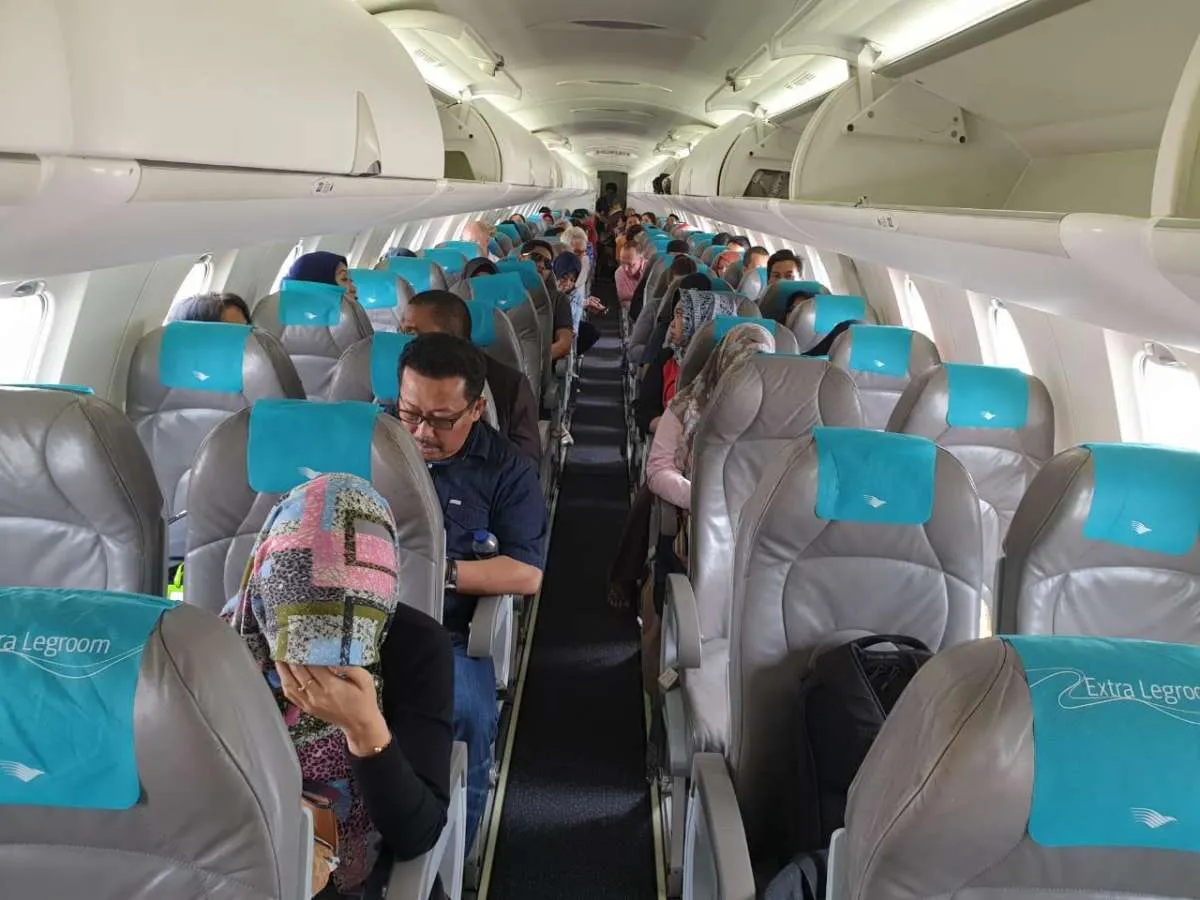 Garuda tujuan Soetta mendarat darurat di Halim, penumpang tak boleh keluar pesawat