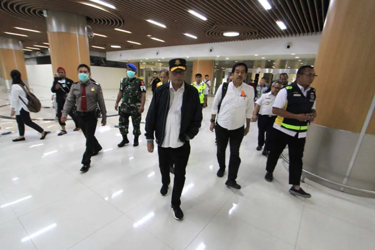 Menteri Perhubungan dianggap blunder buka transportasi umum
