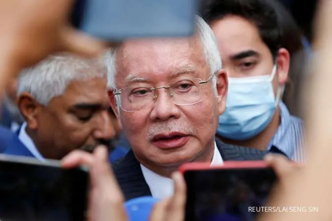 Sentence Halved for Malaysia's ex-PM Najib, Jailed in 1MDB Scandal 