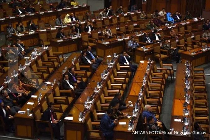 House delays approval of KPK law revision  