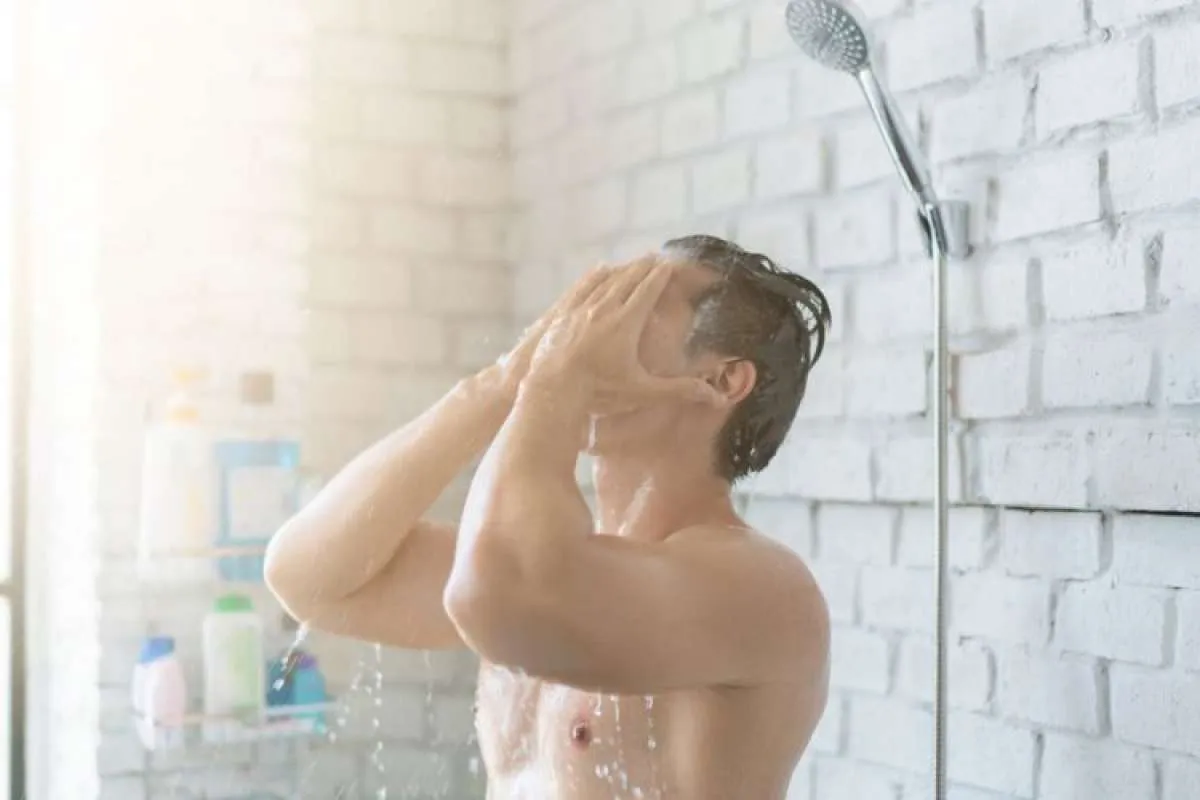 6 Manfaat Mandi Air Dingin untuk Kesehatan, Salah Satunya Mengurangi Kecemasan