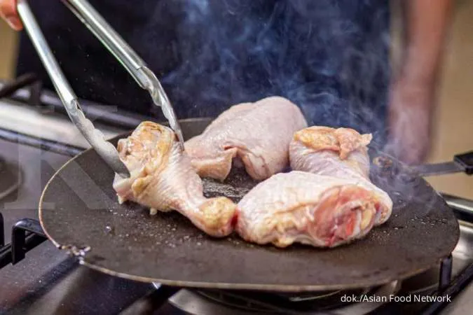 Moms, Ikuti 5 Cara Menentukan Tingkat Kematangan Ayam Saat Dimasak