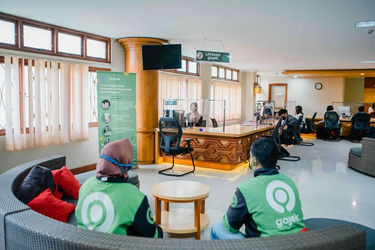 Kian praktis, urus dokumen kependudukan di Disdukcapil Denpasar cukup lewat Gojek