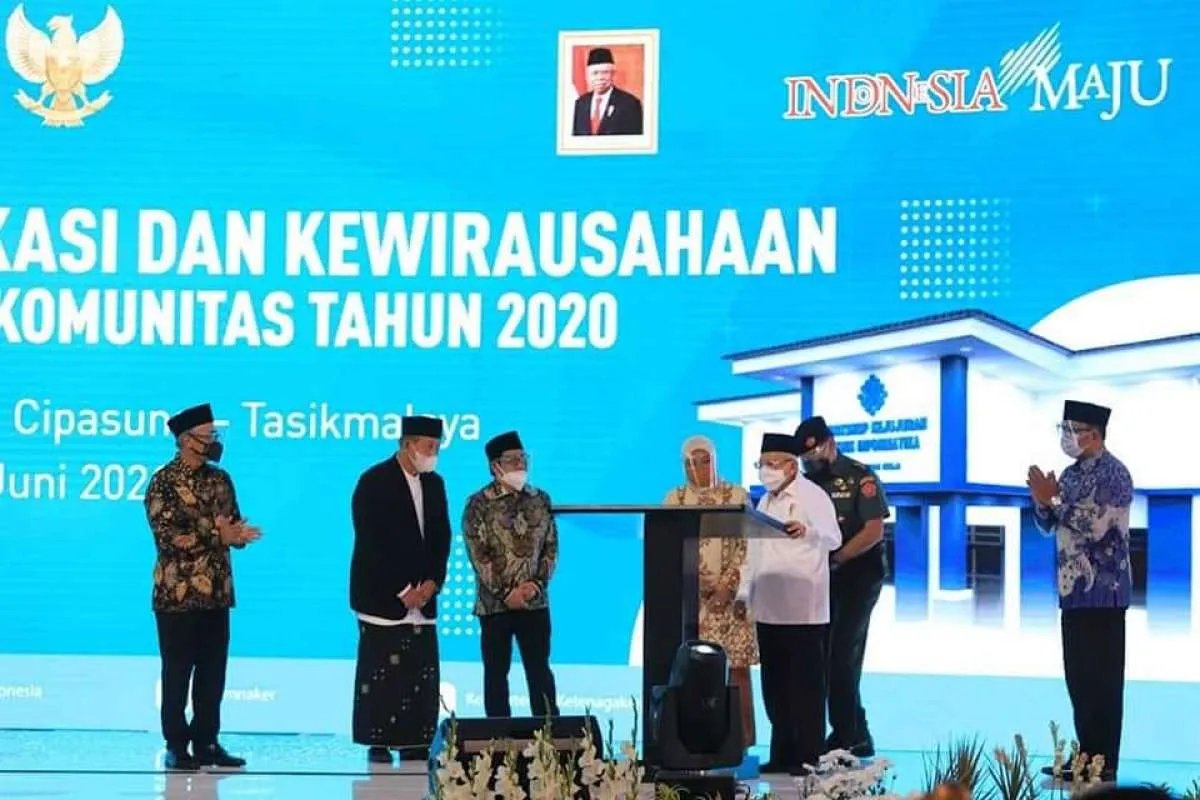 Wapres Ma'ruf Amin meresmikan bank wakaf mikro Ponpes Cipasung
