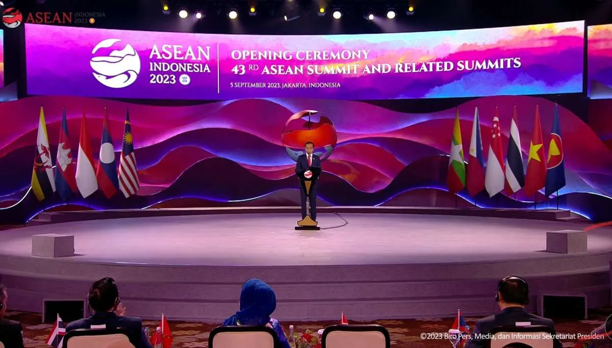 President Jokowi Officially Opens the 43rd ASEAN Summit in Jakarta