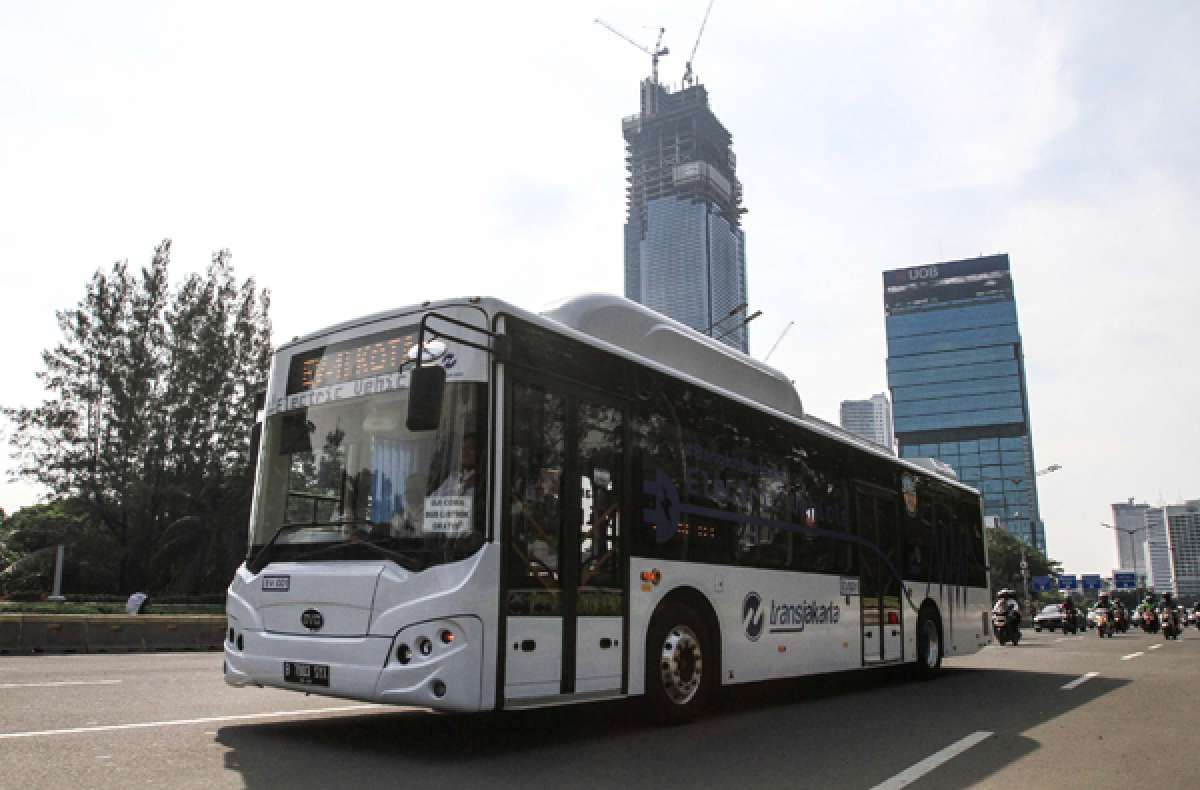 Ujicoba ketahanan baterai bus listrik Transjakarta