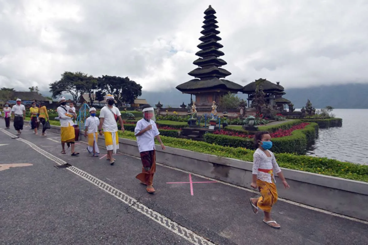 Turis asing seret, turis lokal menjadi bidikan