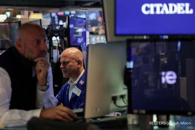 Wall Street Ditutup Melemah Terseret Ketidakpastian Prospek Penurunan Suku Bunga