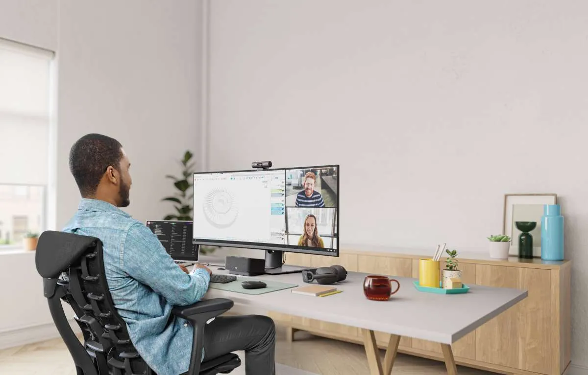 Webcam Baru Logitech Brio 500 & Headphone Zone Vibe 100 Dirancang Era Kerja Hybrid