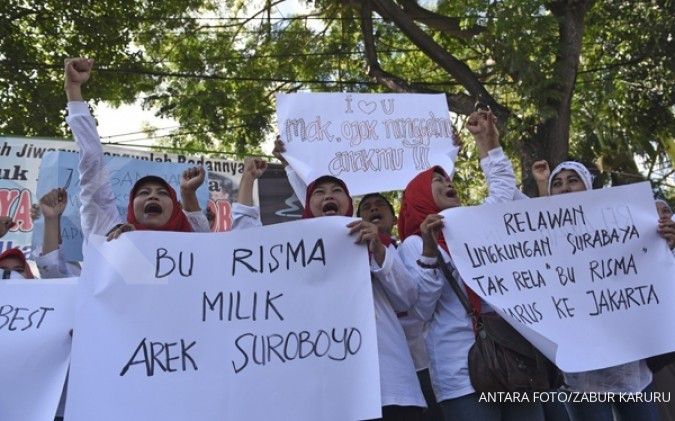 Anak Risma pilih ibunya di Surabaya