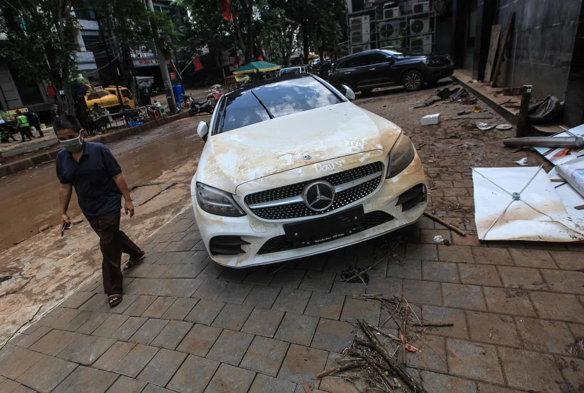 Cara Mengatahui Mobil Bekas Banjir dengan 7 Tanda Ini