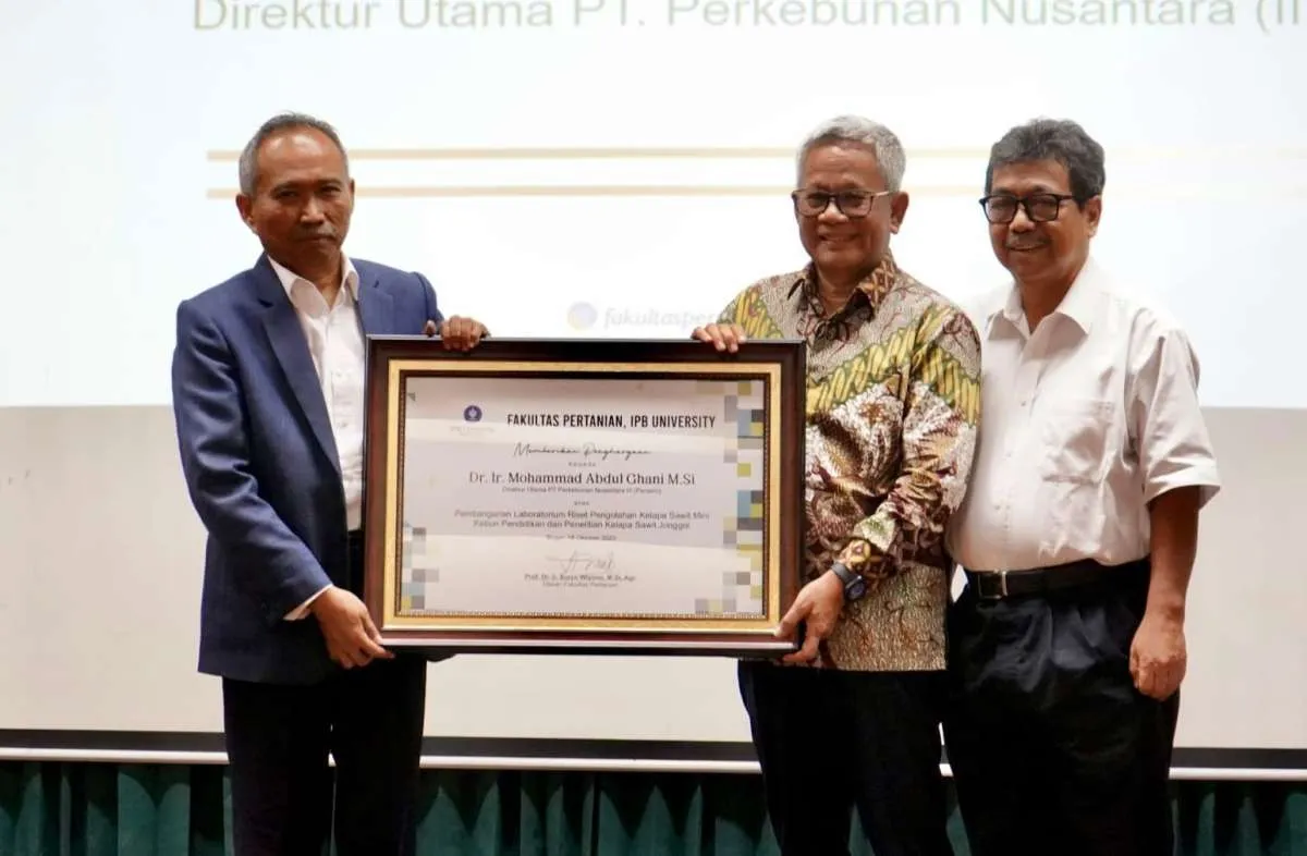 PTPN Holding Berikan Hibah Laboratorium Riset Pengolahan Kelapa Sawit Mini kepada IPB