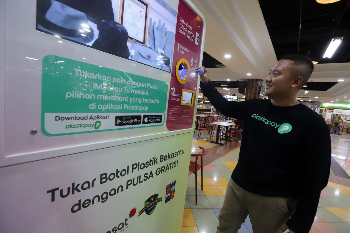 Indosat Ooredoo Hutchison Beri Pulsa Gratis dari Sampah Plastik