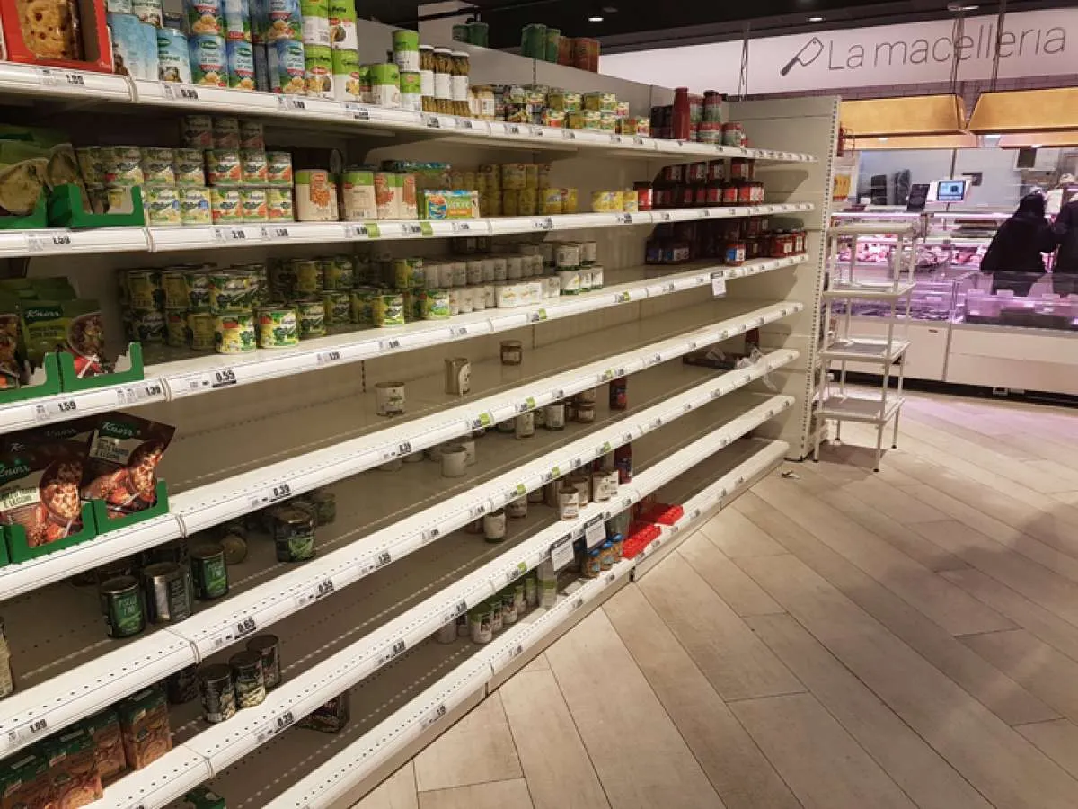 Cerita Italia dilanda panic buying: Rak-rak supermarket kosong, masker sulit didapat