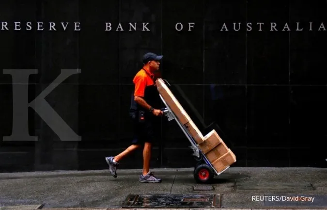 Australia's central bank cuts rates to shake off virus fears