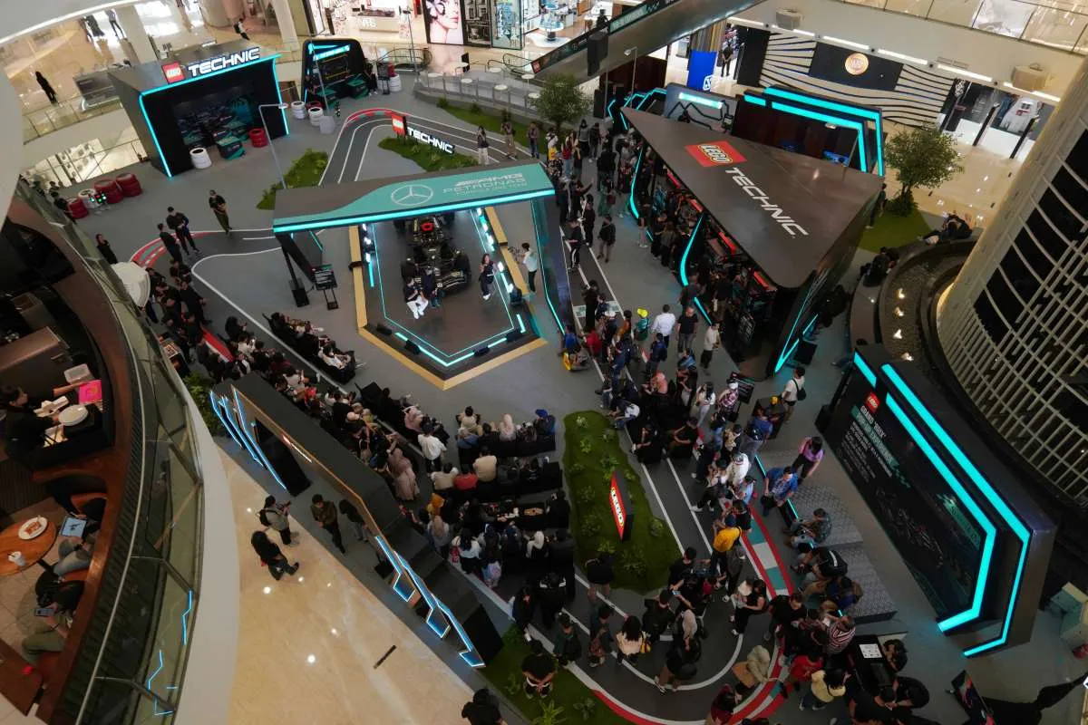 Lego Group Hadirkan Lego Mercedes-AMG Petronas F1 Ukuran Asli di Jakarta
