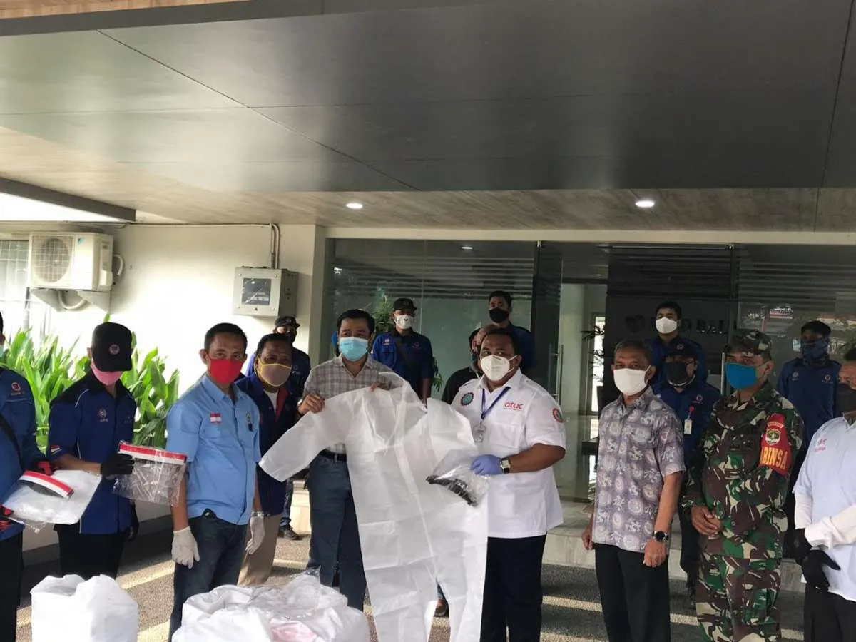 Rayakan May Day, Majelis Pekerja Buruh Indonesia serahkan ribuan APD ke rumah sakit