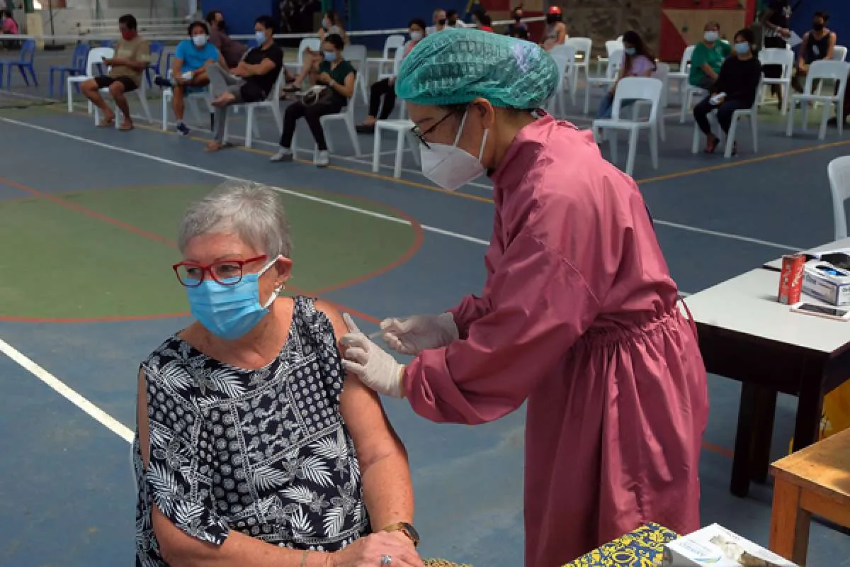 Stok vaksin terbatas, prioritas vaksinasi akan diberikan kepada lansia dan guru