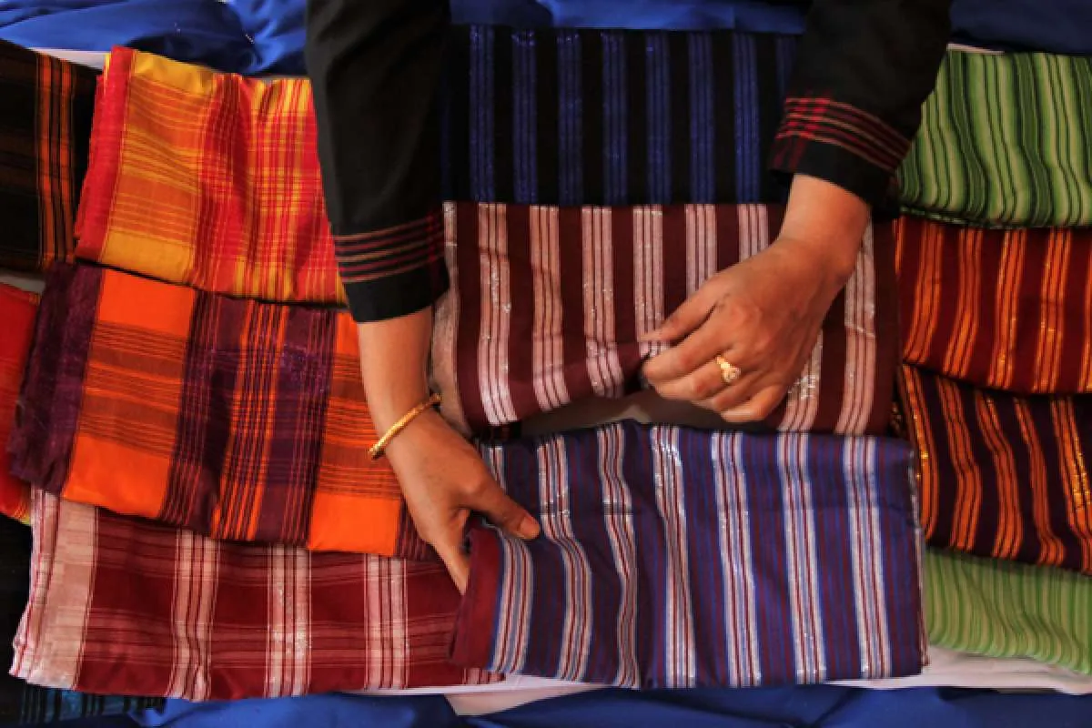 4 Jenis Kain Tradisional Indonesia Ini Cocok Dipakai Buat Perayaan Kemerdekaan