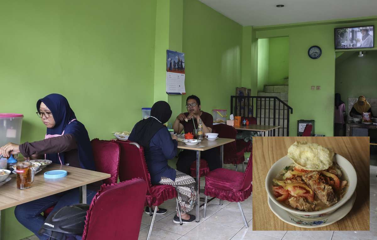 Melumat Empuknya Sop Iga Hj Sa'anah di Ciledug