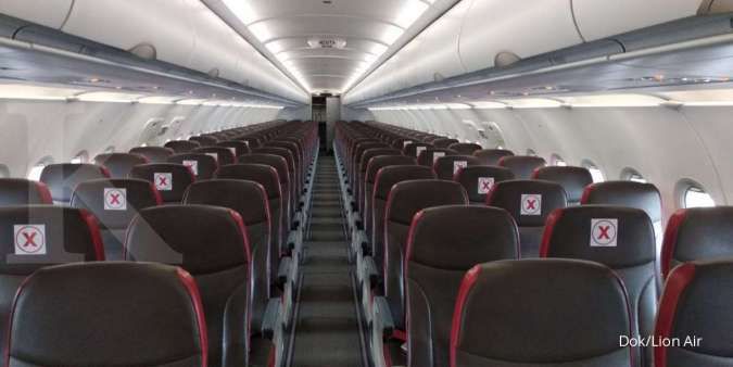 Kabin pesawat Lion Air menerapkan jaga jarak