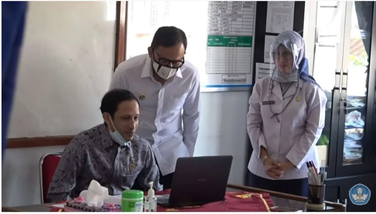 Nadiem Makarim: Kami ingin cepat dan seaman mungkin mengembalikan belajar di sekolah