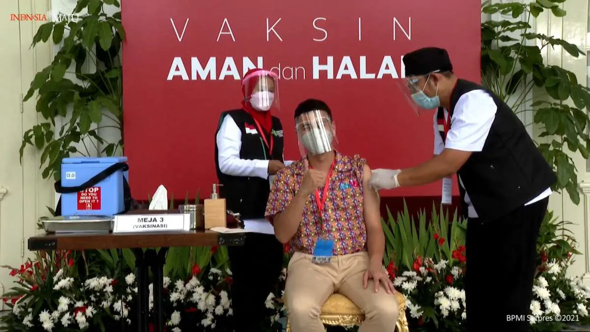 ​Inilah alasan harus tetap pakai masker meski telah divaksin Covid-19