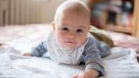 Panduan Lengkap Tummy Time: Manfaat, Durasi, dan Cara Aman untuk Bayi