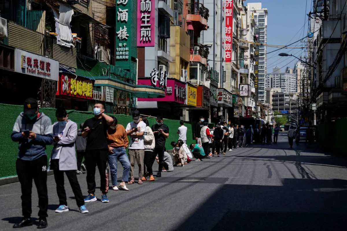 Shanghai Mulai Longgarkan Penguncian, Mal dan Bisnis Lain Dibuka Bertahap