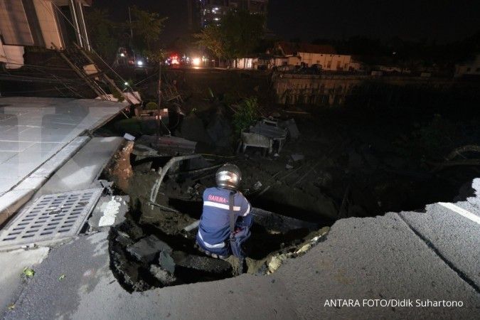 Dugaan kesalahan konstruksi proyek bikin jalan Gubeng Surabaya ambles