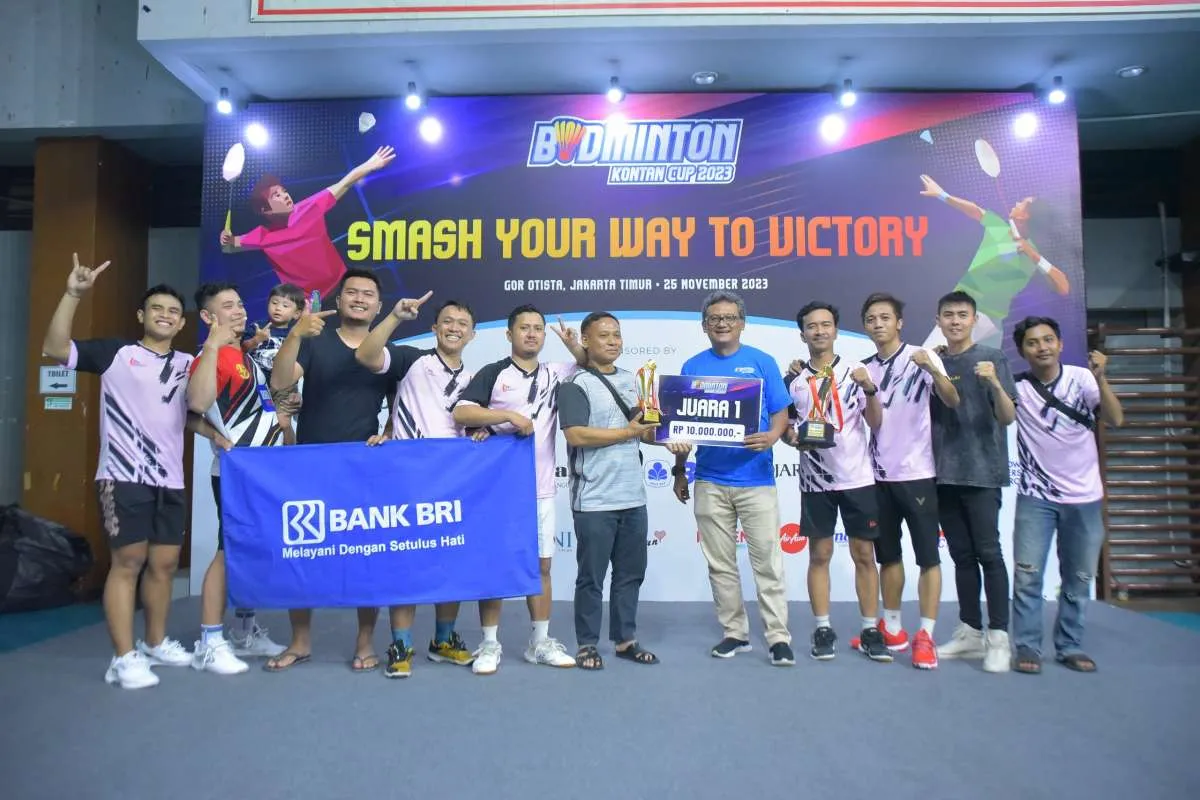 BADMINTON KONTAN CUP 2023: Tim BRI Raih Piala Bergilir Badminton Kontan Cup 2023