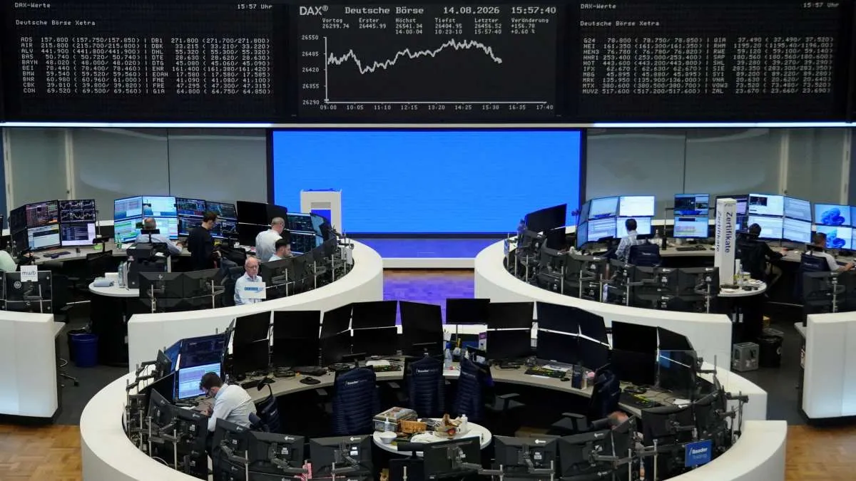 Bursa Global Menguat, Dolar Tertekan karena Ekspektasi Kenaikan Bunga The Fed Mereda
