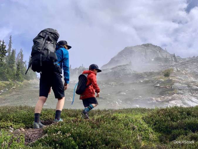 Mau Backpacking Bersama Anak Anda? Ikuti 5 Tips Berikut Ini