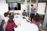 Bingung menyusun presentasi, intip web template presentasi ini!